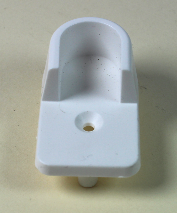 Bøjlestangsholder t/15x30 mm stang - m/1 tap Ø5 mm, hvid plastik (1 stk)
