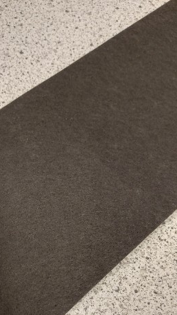 Filt 150x1,5 mm - selvklæbende, sort kunststof (pr. meter)