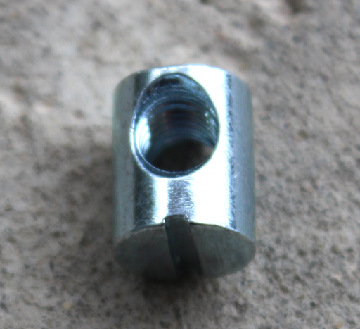 Tværbøsning m/forskudt hul M6xØ10x12,5 mm, elgalvaniseret