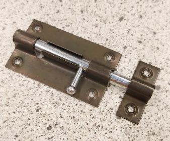 Skudrigle (KUN FÅ STK PÅ LAGER) 70x42 mm, grå metal