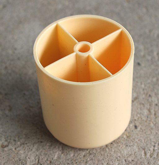 Plastikfod Ø40x45 mm, beige