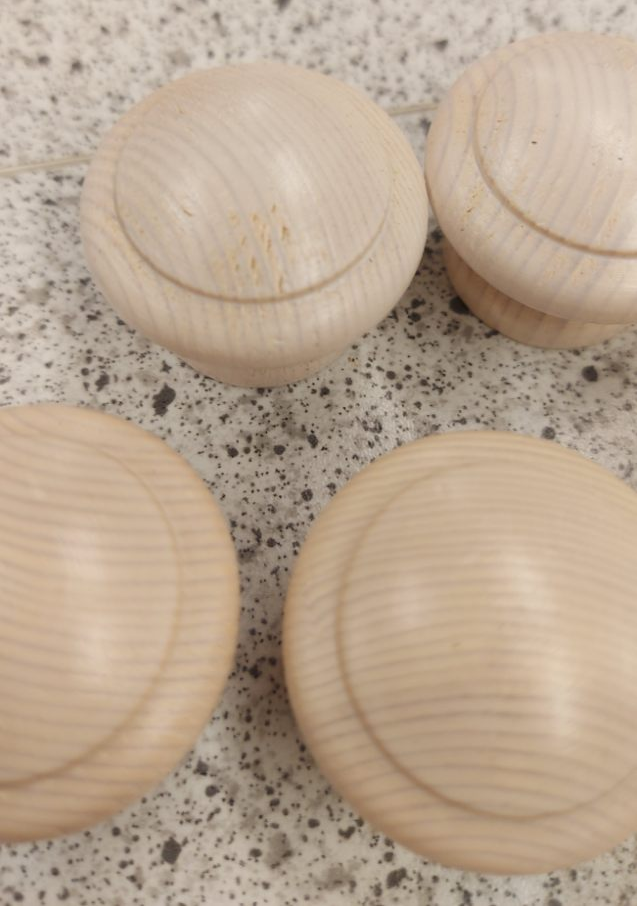 Træknop Ø39x30 mm, fyrretræ hvidtonet - 2. sortering