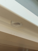 Bunddyvle til kantrigel til terassedør Ø20x15 mm, hvid plastik