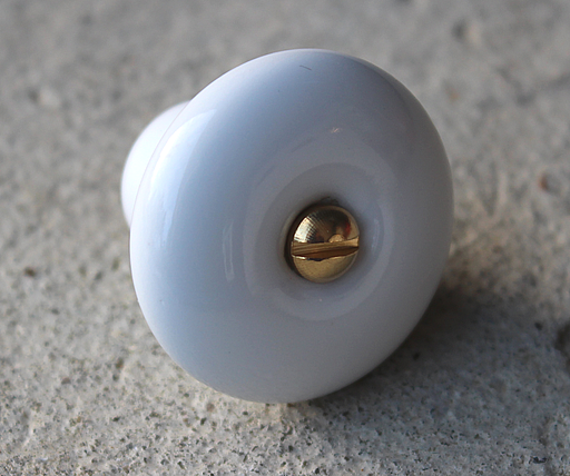 Porcelænsknop Ø36x28 mm med gennemgående hul, hvid