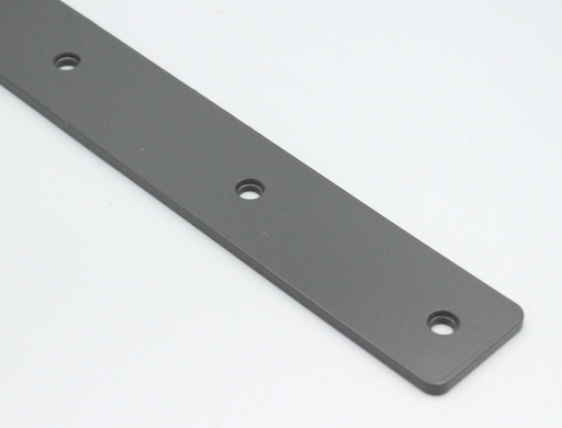 Ligejern 650x40x4 mm med 8 huller, gråmalet metal