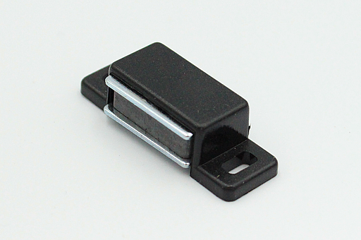 Magnet (5-6 kg) 46x15 mm med blik, sort plastik
