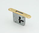 Møbellås 68x12 mm centermål 20 mm - VENSTRE - runde hjørner, metal/messingbelagt