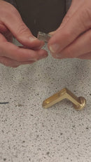 Knag til akustikpanel 14x54 mm, messingfarvet