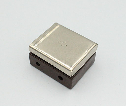 Samlebeslag 33x29 mm, metalplade/brun plastik
