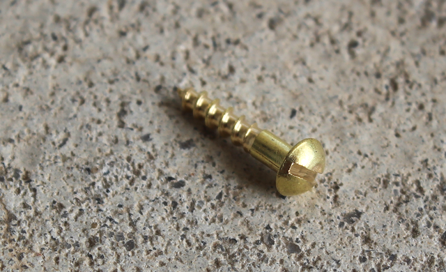 Messingskrue Ø2 mm med Ø4 mm rundt hoved, blank (10 stk) - flere varianter