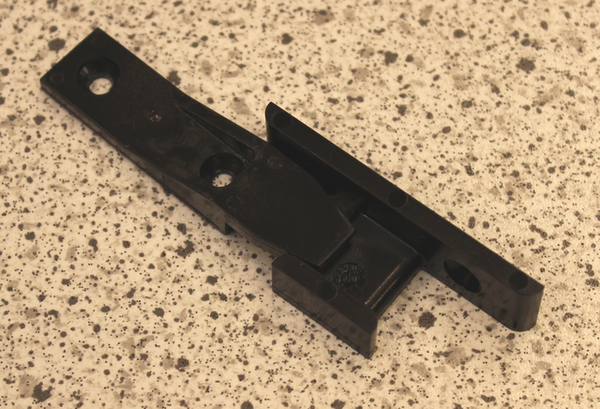 Samlebeslag model 4, sort plastik (sæt)