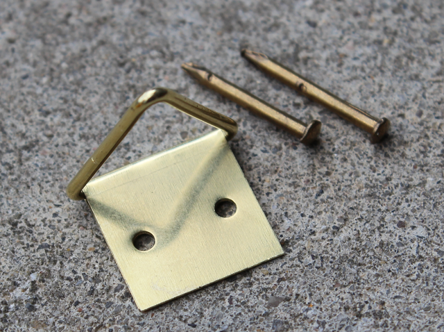 Ophængsbeslag til rammer 14x14 mm, gulgalvaniseret