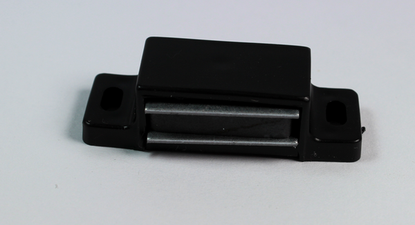 Magnet (5-6 kg) 46x15 mm u/blik, sort plastik