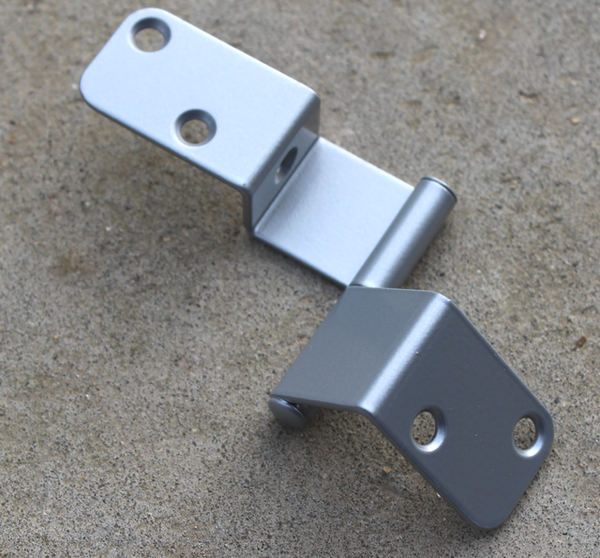 Møbelhængsel 24x70 mm - venstre, gråmalet metal