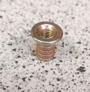Gevindbøsning M6xØ9x14 mm med hoved, gultonet