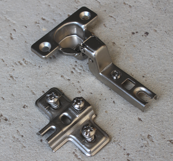Skjult hængsel Ø26 mm t/indeni-liggende låge, metal
