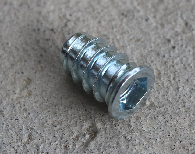 Iskruningsbøsning med krave, elgalvaniseret - flere varianter