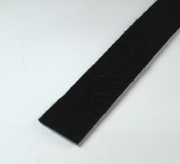 Filt 13x3,5 mm - selvklæbende, sort kunststof (pr. meter)