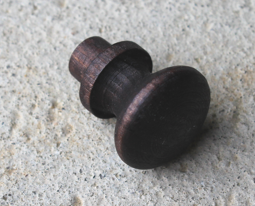 Træknag/træknop Ø23x29 mm, fyrretræ med brun bejdse og lak