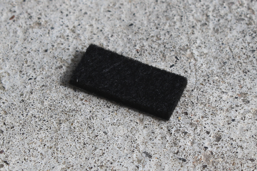 Filt 8x18x2 mm - selvklæbende, sort kunststof (1 stk)