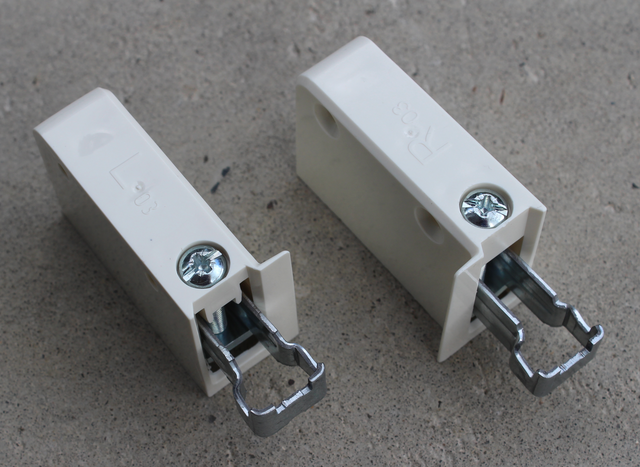 Ophængsbeslag t/skab 39x59x18 mm, hvid plastik (sæt)