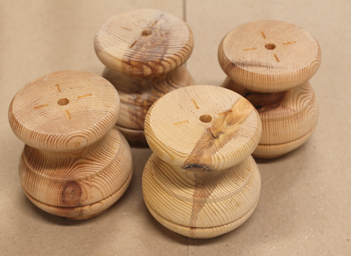 Kommodeben (KUN 4 STK PÅ LAGER) Ø81x85 mm, ubehandlet fyrretræ - 2. sortering.